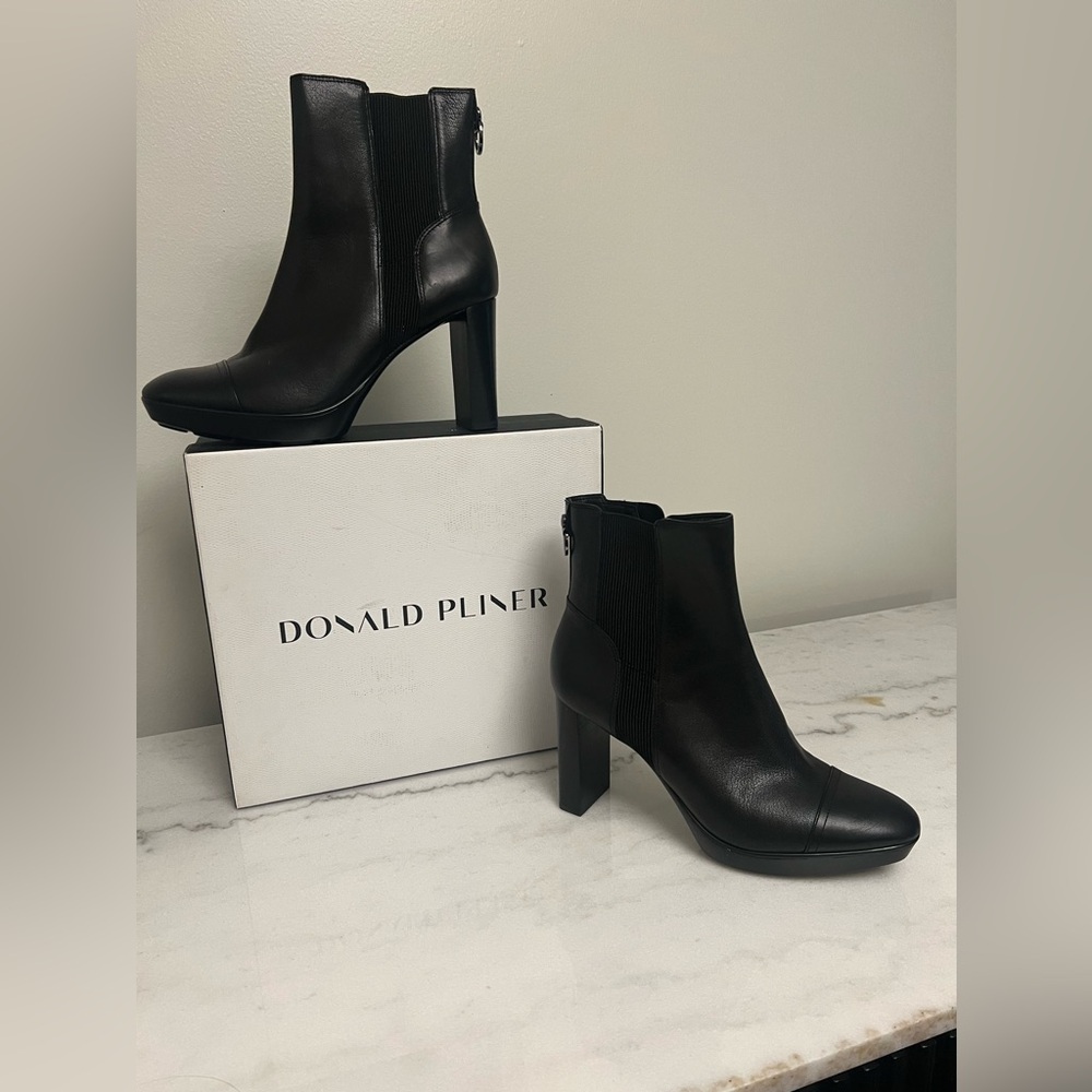 Donald Pliner Essencetic